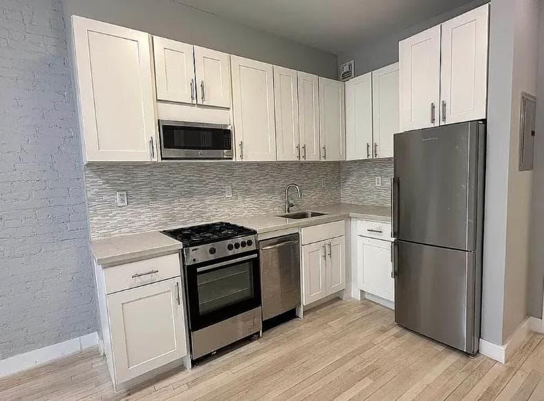 1 bed apartment at 165 E 90th St, Unit 4B, Upper East Side, photo 1 of 11