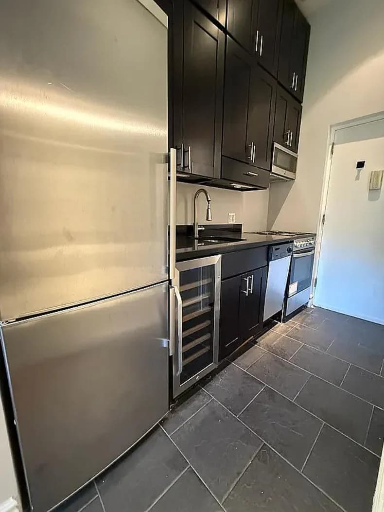 2 bed apartment at 239 West 14th Street, Unit 2B, Chelsea, photo 4 of 8