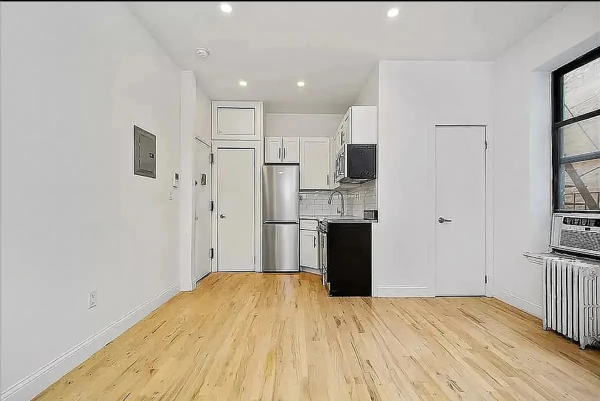 Studio apartment at 174 Hester Street, Unit 13, Little Italy, photo 4 of 7