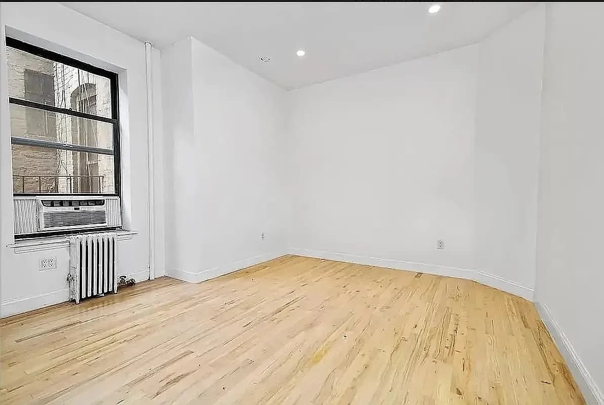 Studio apartment at 174 Hester Street, Unit 13, Little Italy, photo 3 of 7