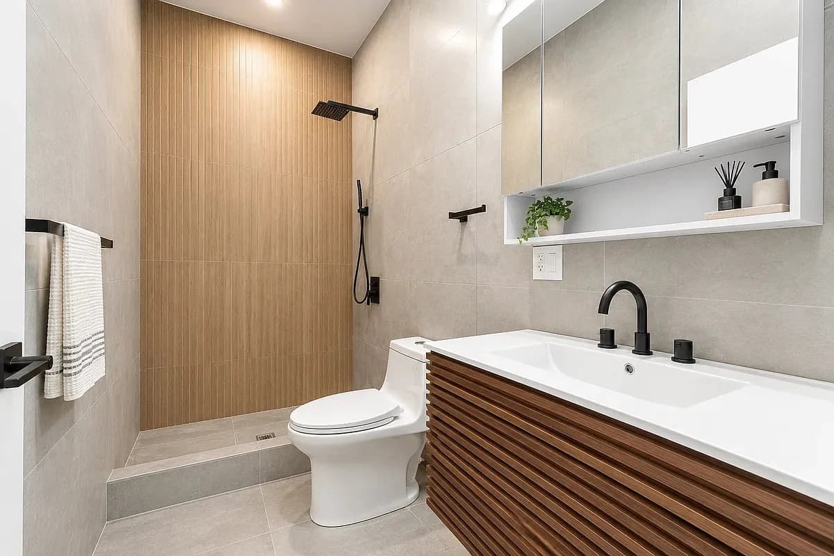 4 bed apartment at 174 Hester Street, Unit 1, Little Italy, photo 5 of 10