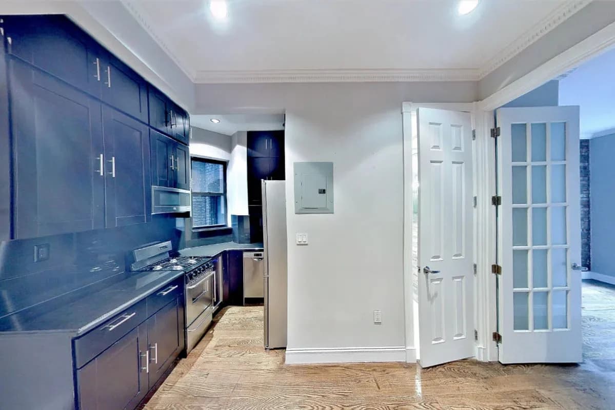 2 bed apartment at 15 West 103rd Street, Unit 2F, Upper West Side, photo 1 of 5