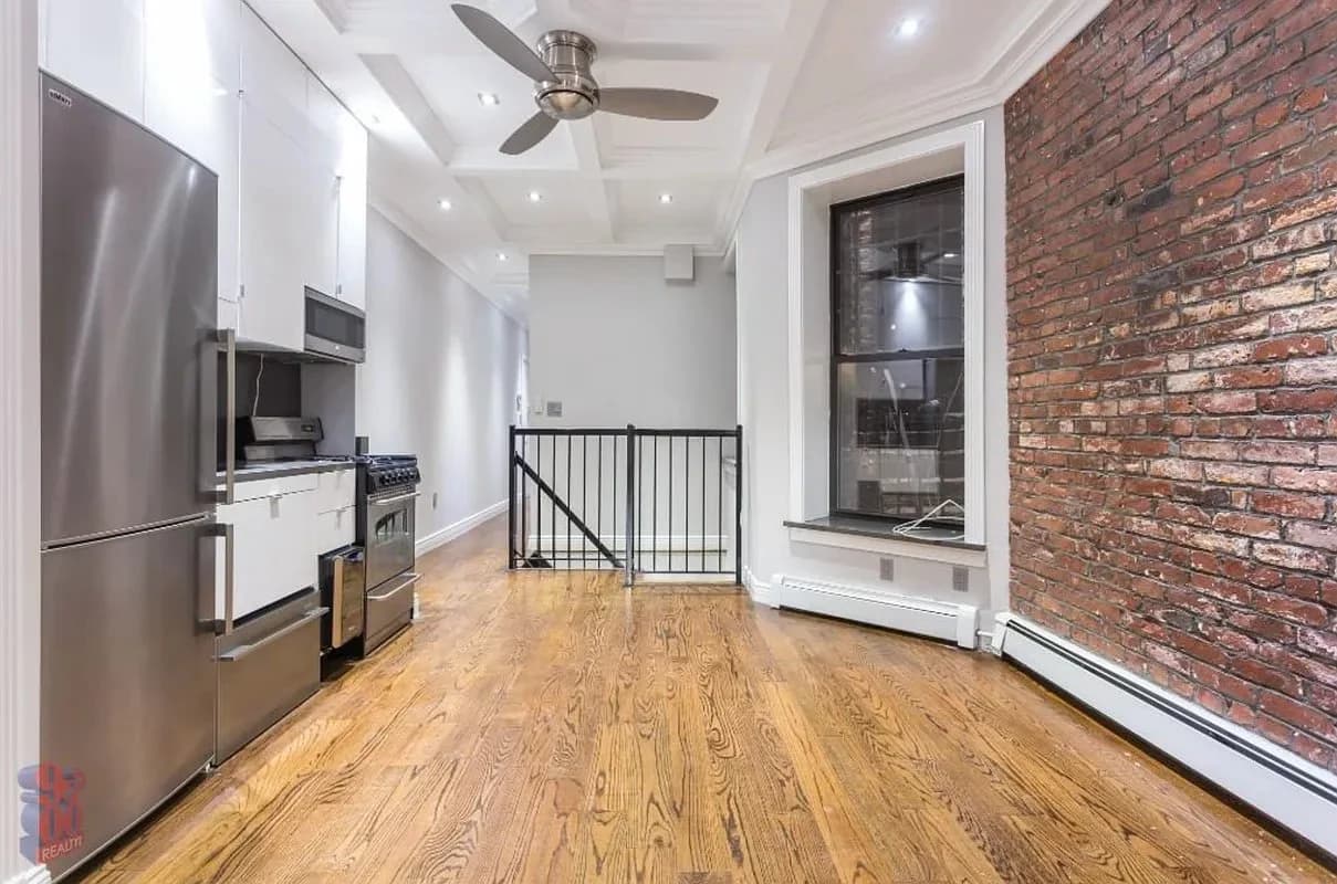 2 bed apartment at 15 West 103rd Street, Unit 4K, Upper West Side, photo 2 of 8