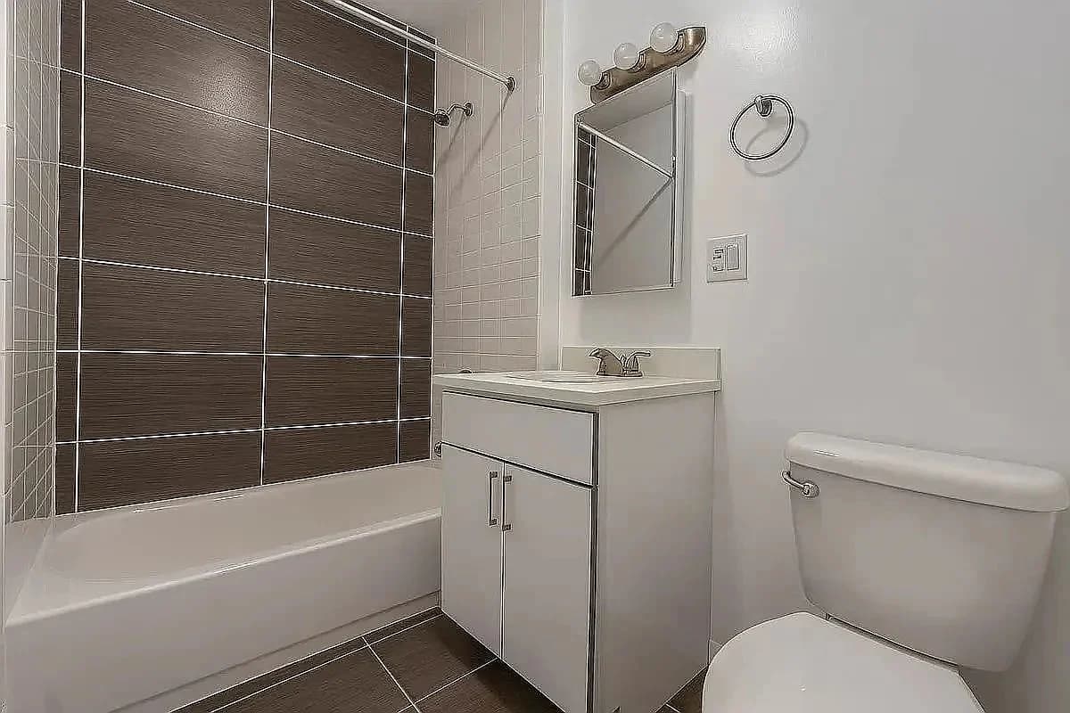 2 bed apartment at 32-38 48th Street, Unit 3R, Astoria, photo 5 of 7