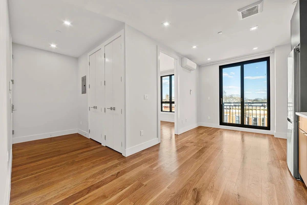 1 bed apartment at 948 New York Avenue, Unit 2D, Flatbush, photo 1 of 8