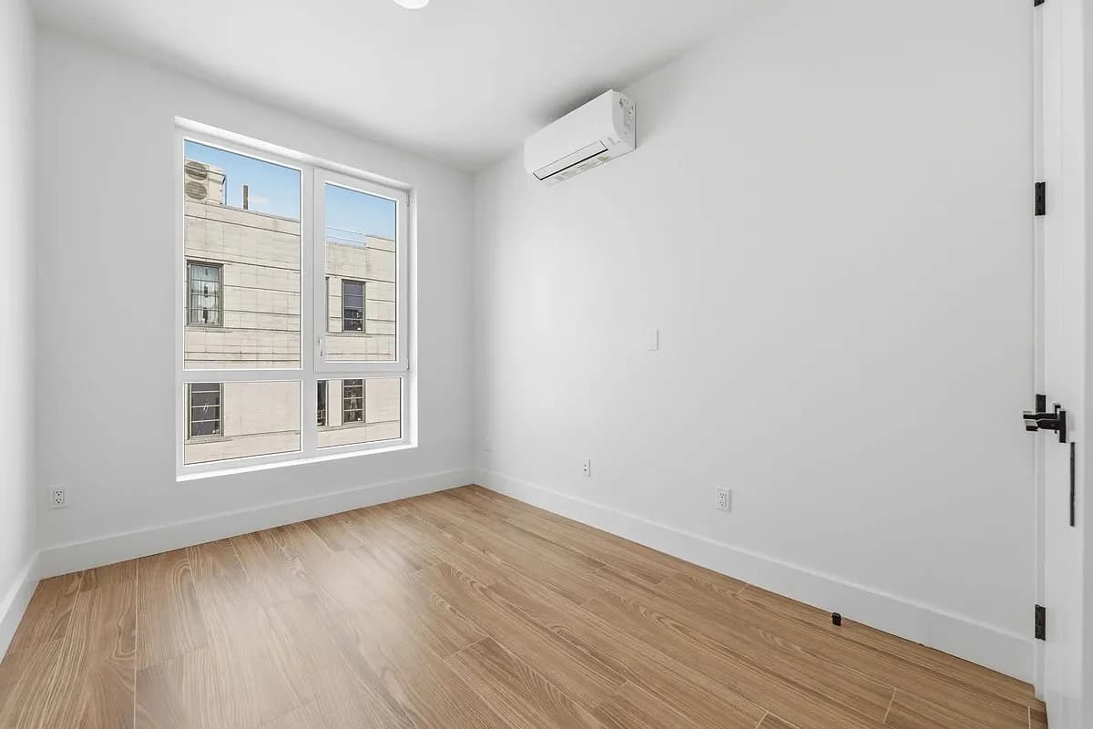 2 bed apartment at 105 Hawthorne Street, Unit 4A, Flatbush, photo 3 of 7