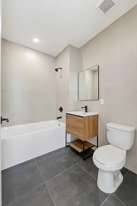 2 bed apartment at 105 Hawthorne Street, Unit 4A, Flatbush, photo 6 of 7