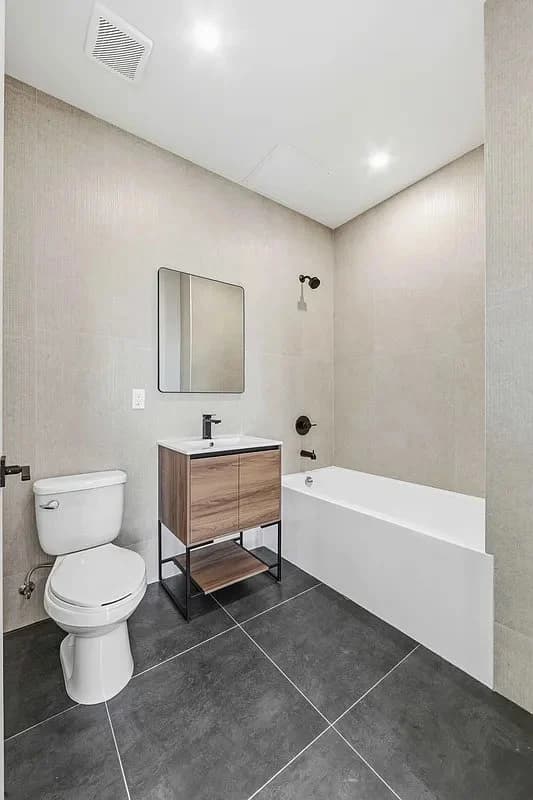 2 bed apartment at 105 Hawthorne Street, Unit 2C, Flatbush, photo 6 of 6