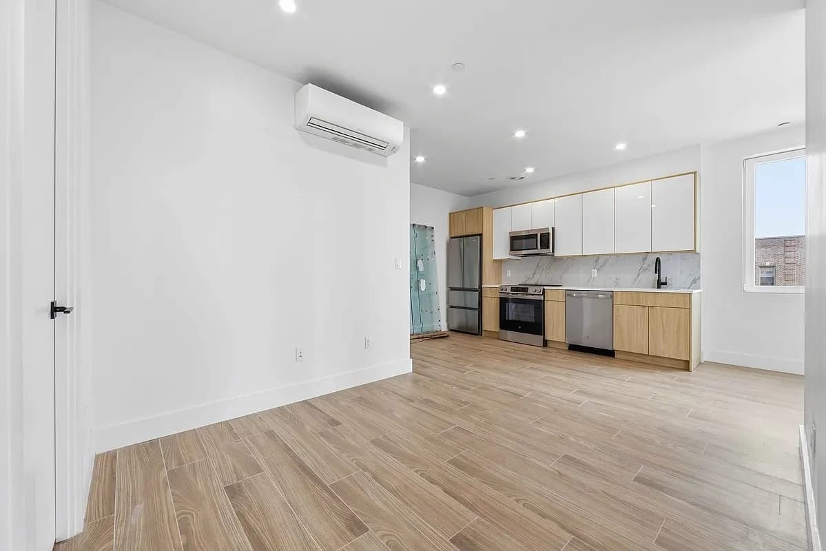2 bed apartment at 105 Hawthorne Street, Unit 2C, Flatbush, photo 2 of 6