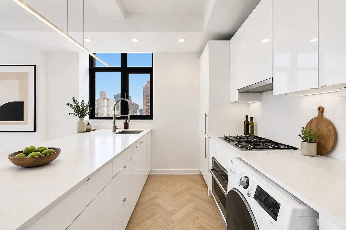 1 bed apartment at 49 East 34th Street, Unit 4C, Murray Hill, photo 2 of 6
