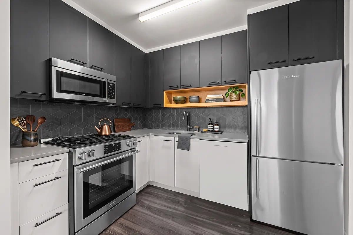1 bed apartment at 250 East Houston Street, Unit 12L, East Village, photo 3 of 8