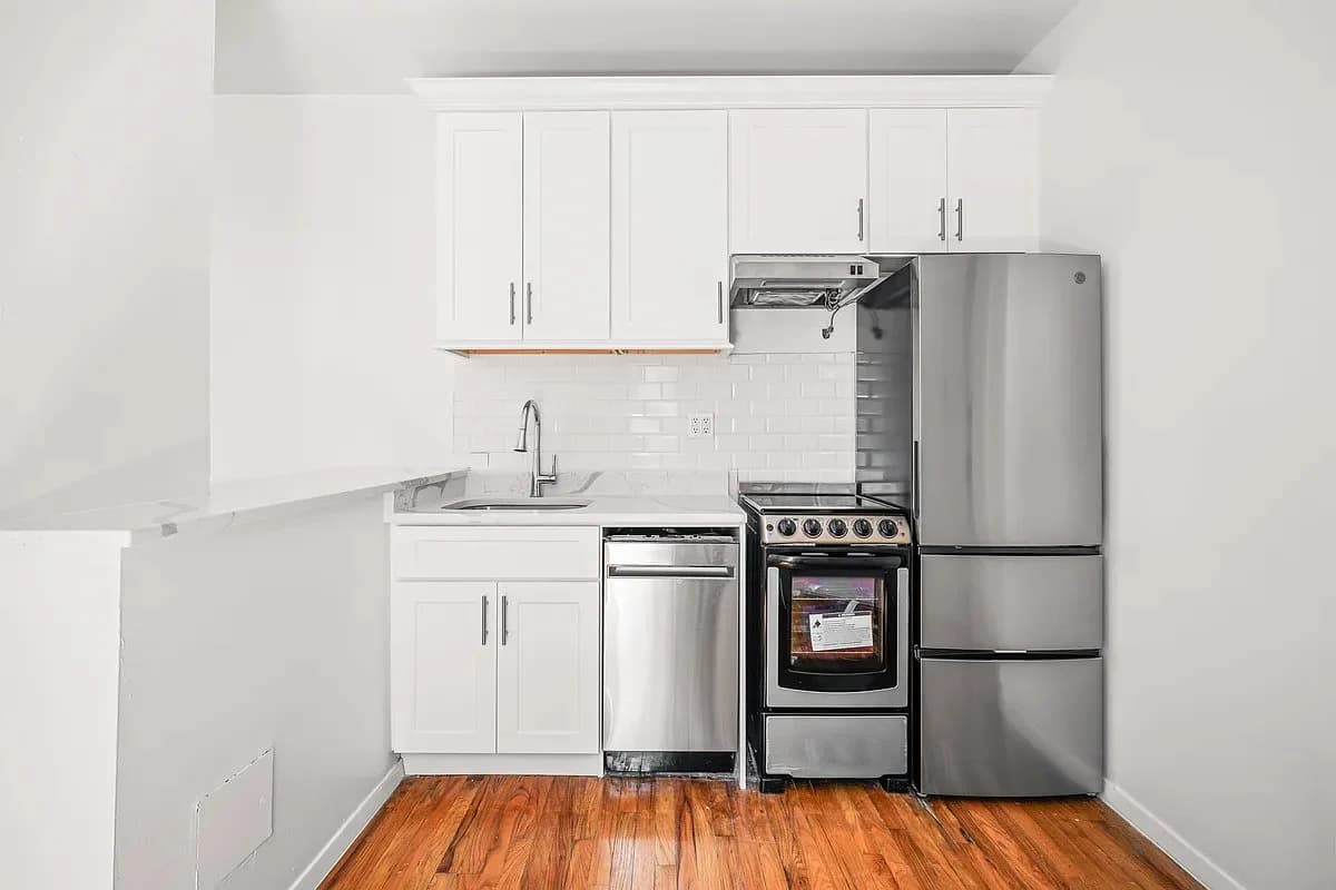 2 bed apartment at 115 Perry Street, Unit 5C, West Village, photo 6 of 6