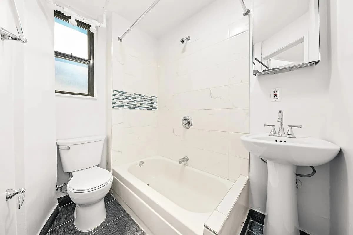 2 Bed apartment at 115 Perry Street, Unit 5C, West Village, photo 1 of 6
