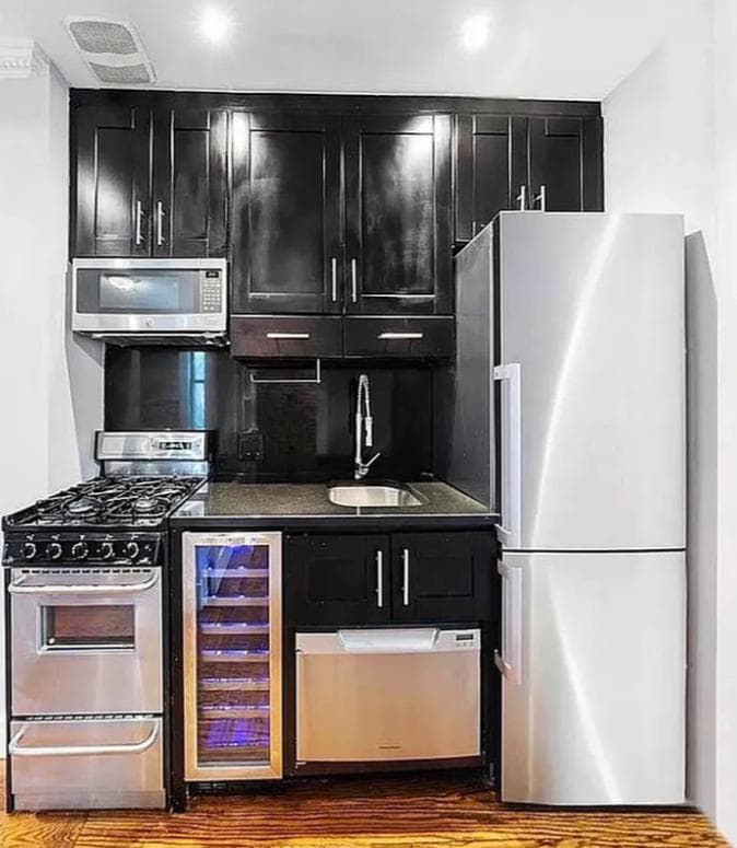 2 bed apartment at 722 Tenth Avenue, Unit FOUR, Hell's Kitchen, photo 4 of 5
