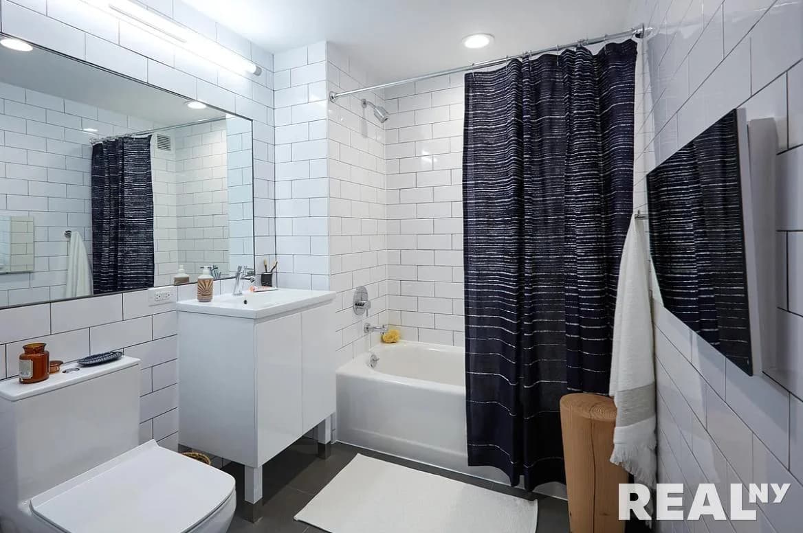 Studio apartment at 331 East Houston Street, Unit 9C, East Village, photo 4 of 5