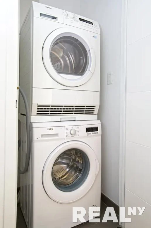 Studio apartment at 331 East Houston Street, Unit 9C, East Village, photo 5 of 5