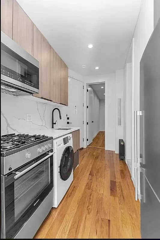 1 bed apartment at 75 Thompson Street, Unit 2, SoHo, photo 2 of 5