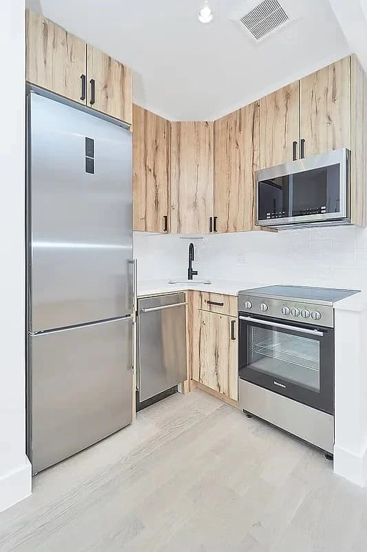 2 bed apartment at 138 Union St., Unit 1F, Columbia Street Waterfront, photo 6 of 8