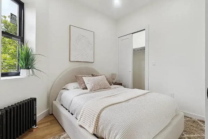 2 bed apartment at 176 Rivington Street, Unit 1B, Lower East Side, photo 2 of 4