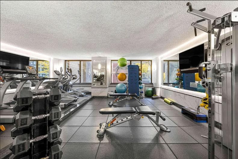 1 bed apartment at 245 East 44th Street, Unit 6D, Midtown East, photo 4 of 4
