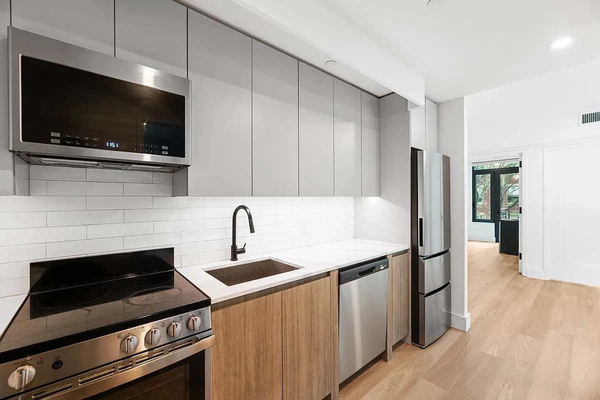 2 bed apartment at 63 Pitt Street, Unit 7B, Lower East Side, photo 5 of 7
