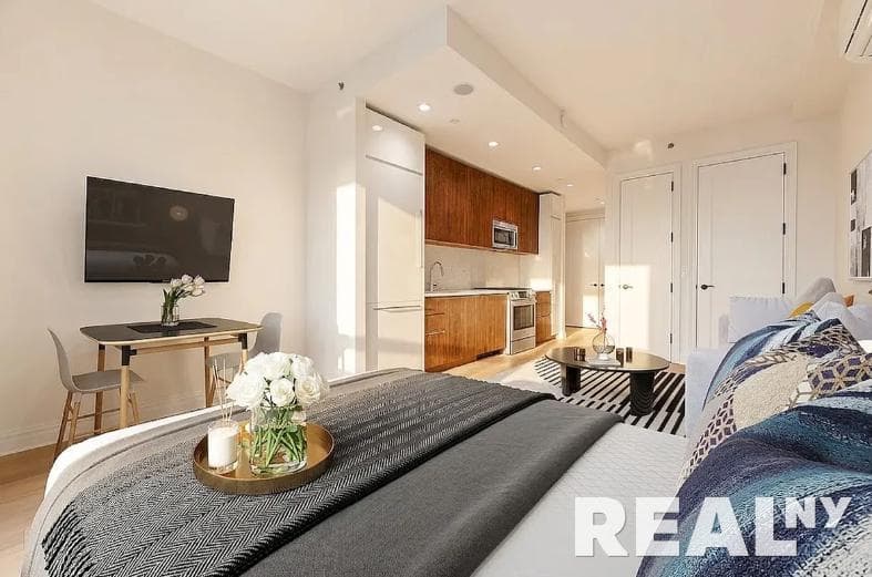 Studio apartment at 127 West 112th Street, Unit 6L, Harlem, photo 2 of 9