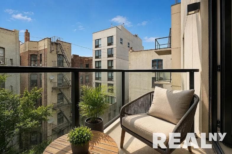 Studio apartment at 127 West 112th Street, Unit 6L, Harlem, photo 3 of 9