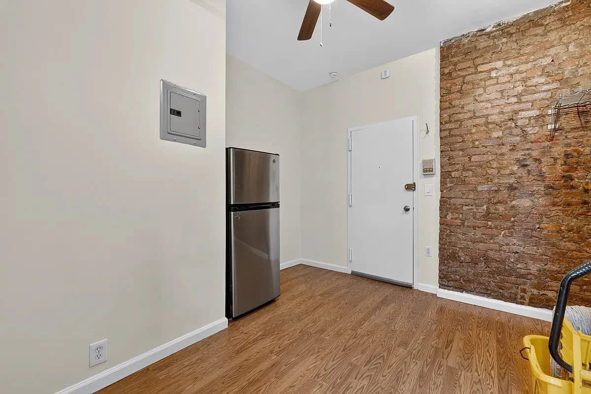 1 bed apartment at 619 East 5th Street, Unit 15, East Village, photo 4 of 7