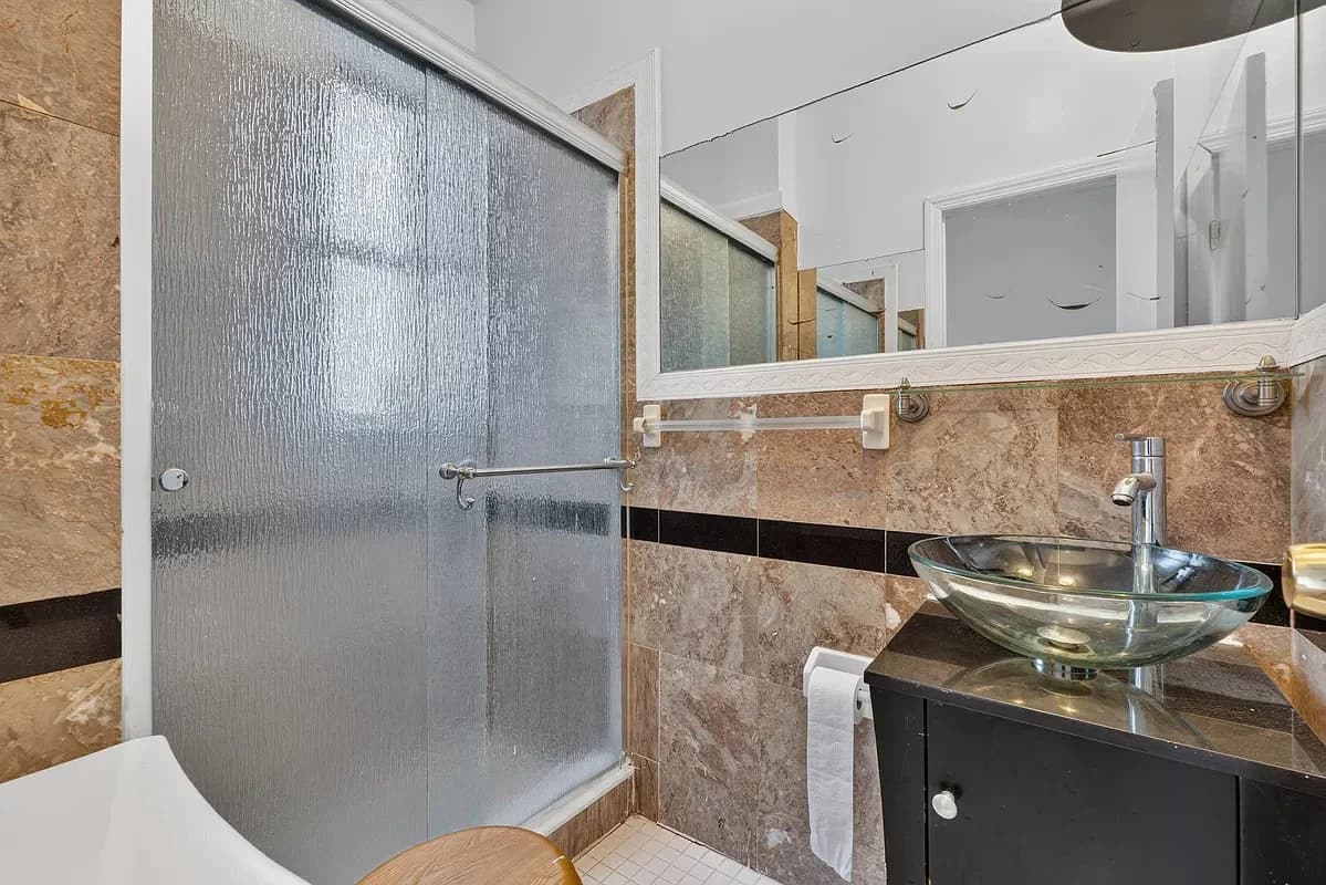 1 bed apartment at 619 East 5th Street, Unit 15, East Village, photo 7 of 7