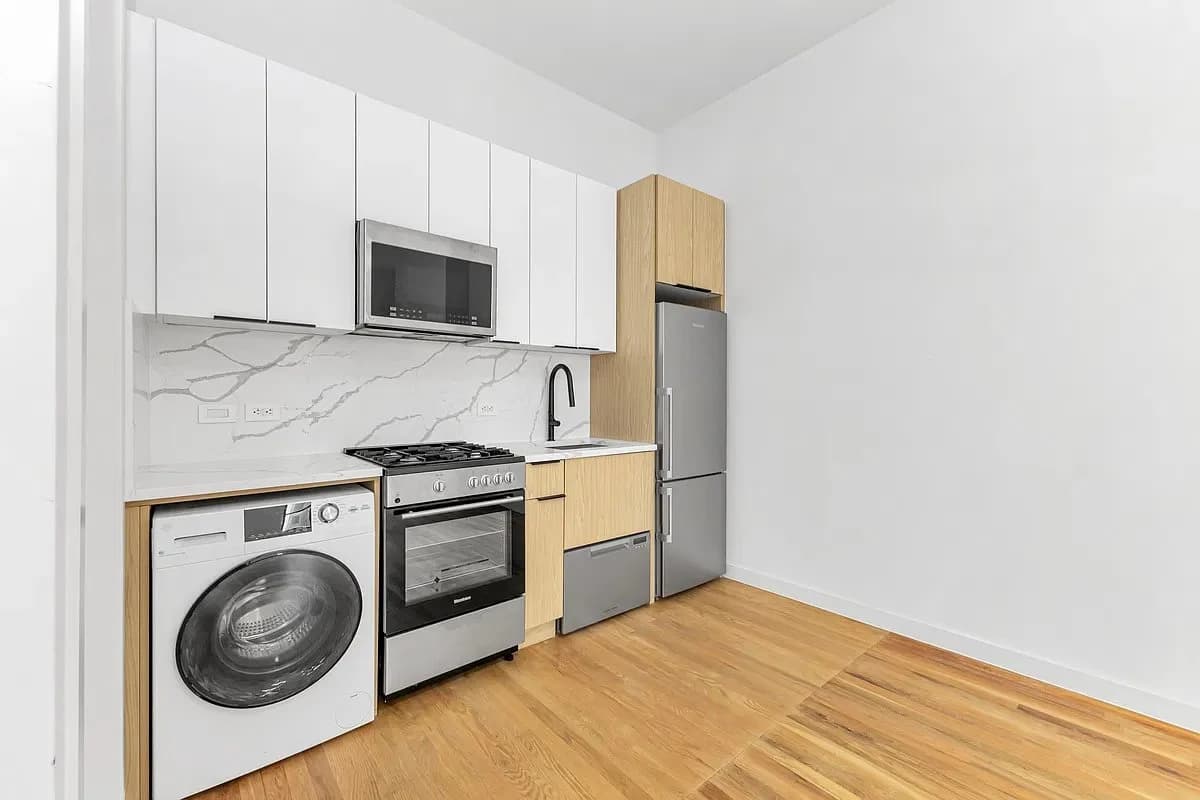 266 West 21st Street, photo 3