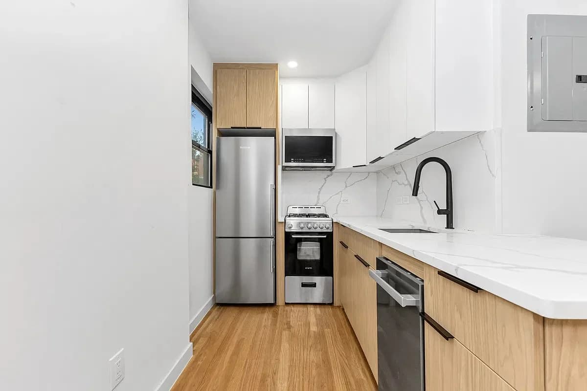 268 West 21st Street, photo 3