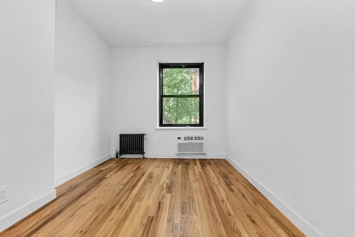 268 West 21st Street, photo 2