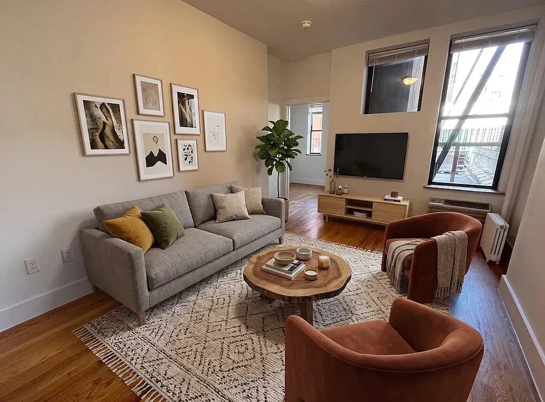 1 Bed apartment at 639 Tenth Avenue, Unit TWOC, Hell's Kitchen, photo 1 of 2