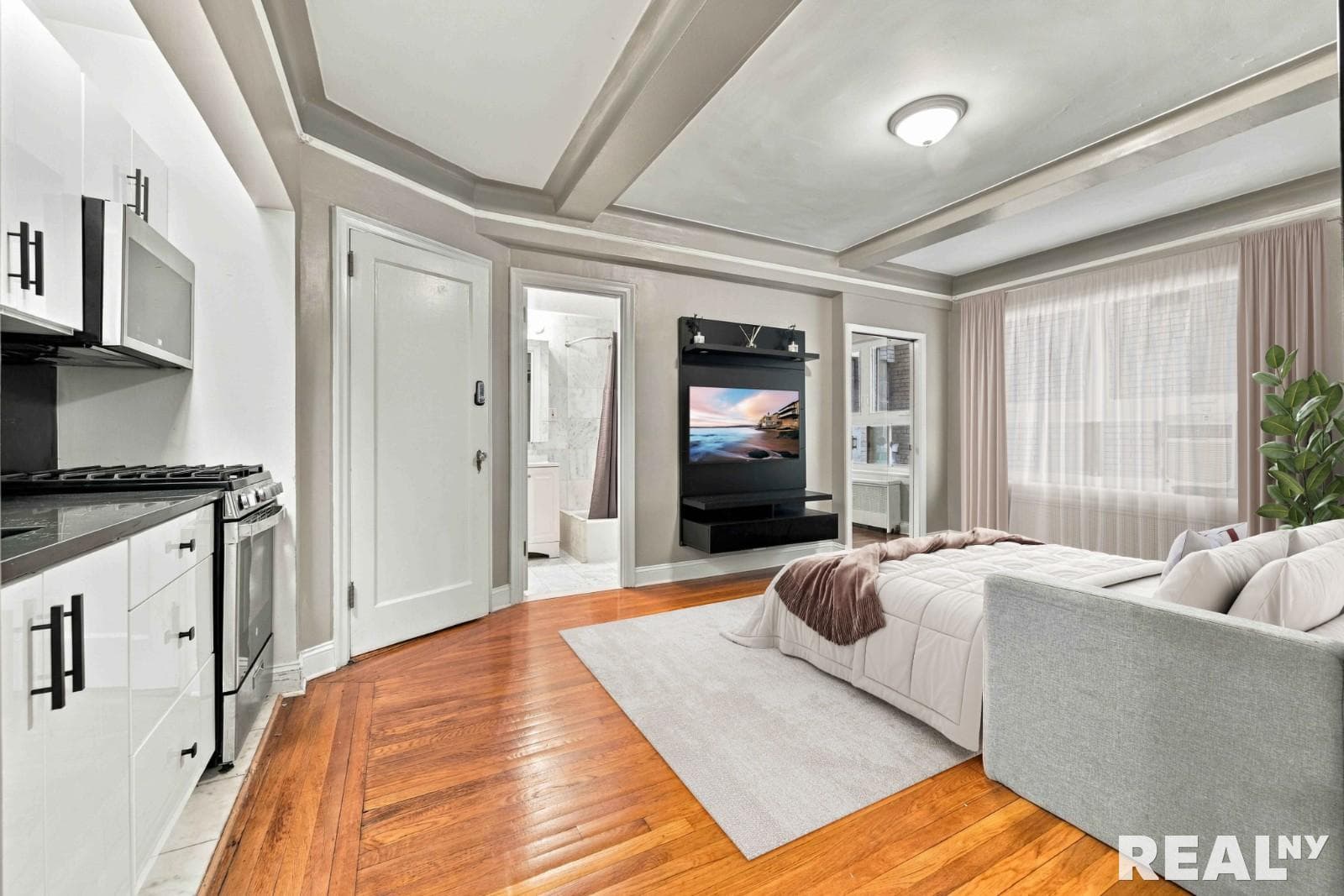 227 East 57th Street, photo 2