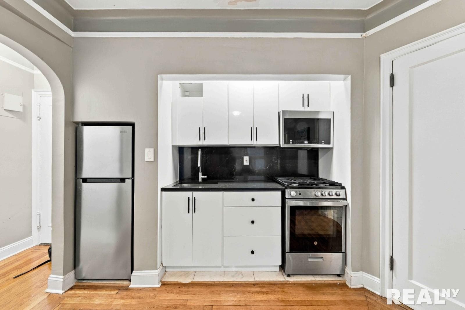 227 East 57th Street, photo 3