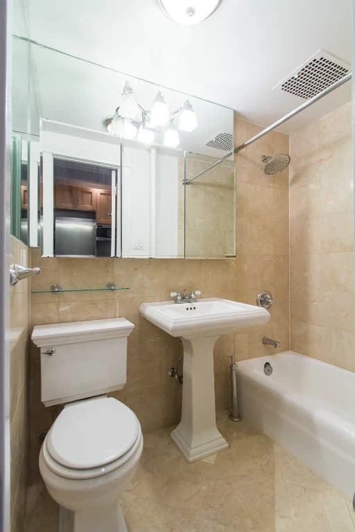 560 Hudson Street, photo 5