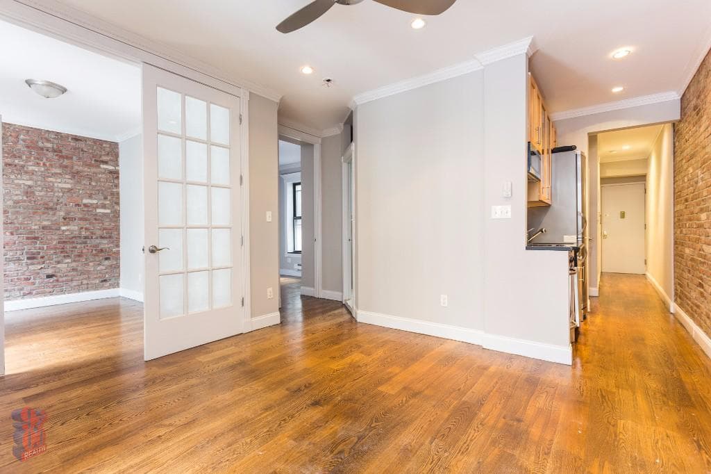 340 East 18th Street, photo 3