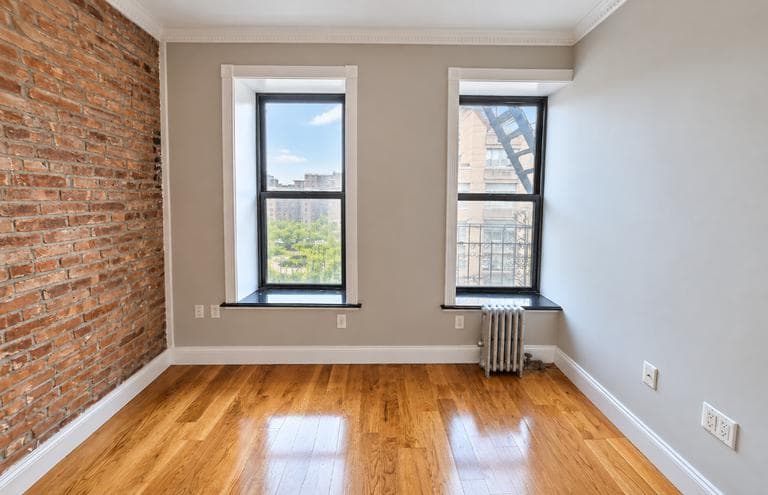326 East 100th Street, photo 2
