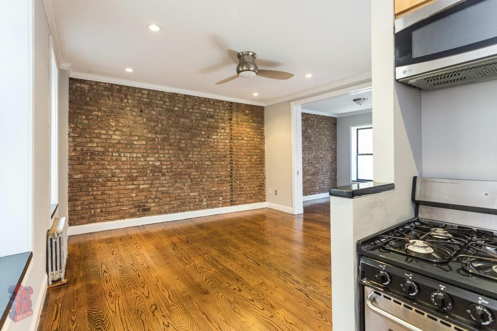 334 East 100th Street, photo 2