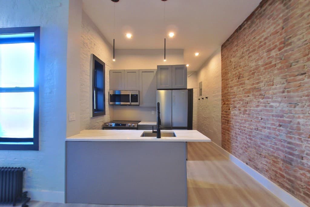 53 Leroy St, photo 3