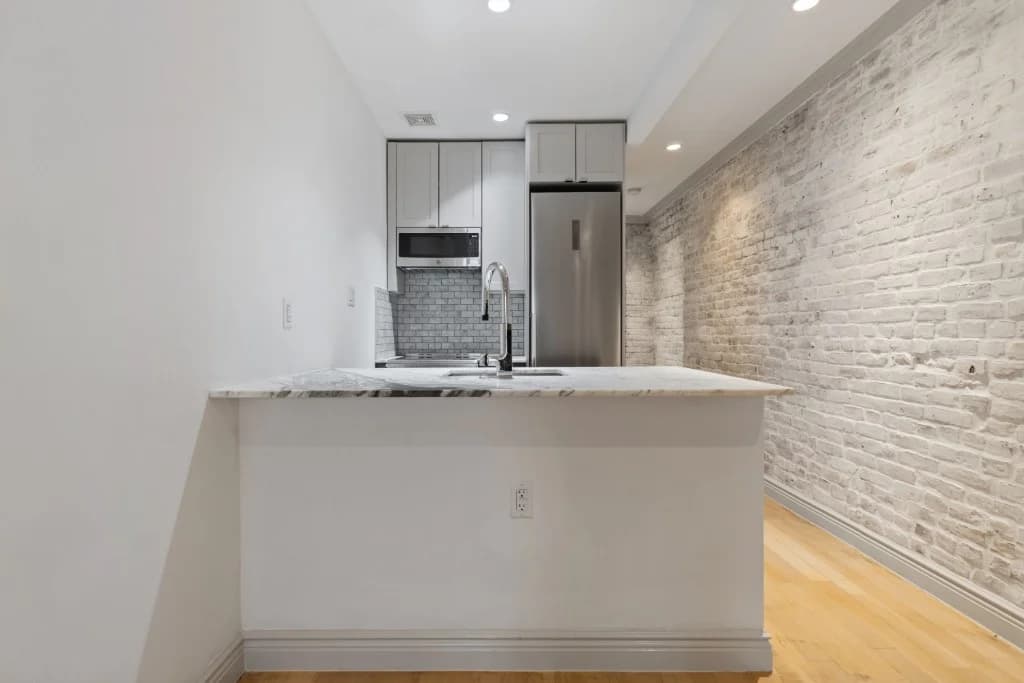 11 East 7th Street, photo 2