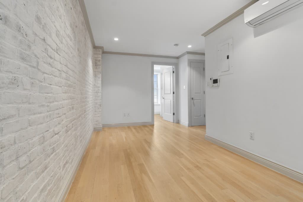 11 East 7th Street, photo 4