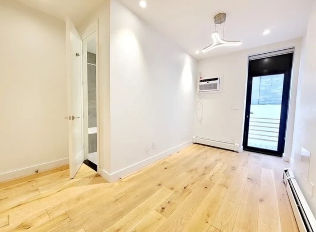 505 West 22nd Street, photo 2