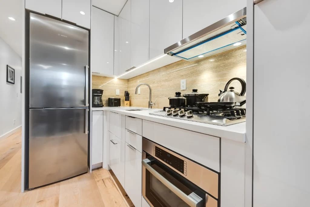 505 West 22nd Street, photo 3