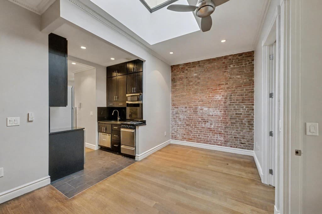 424 West 51st Street, photo 2