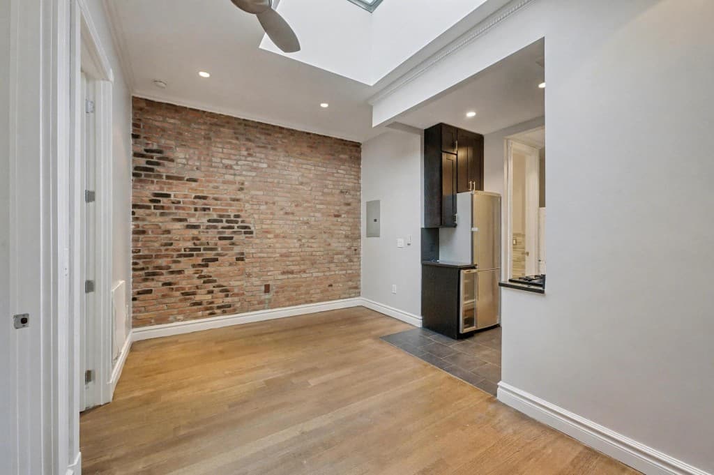 420 W 51st ST, photo 5