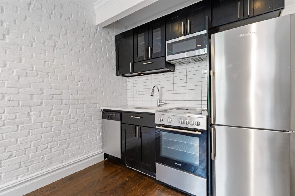 402 East 12th Street, photo 2
