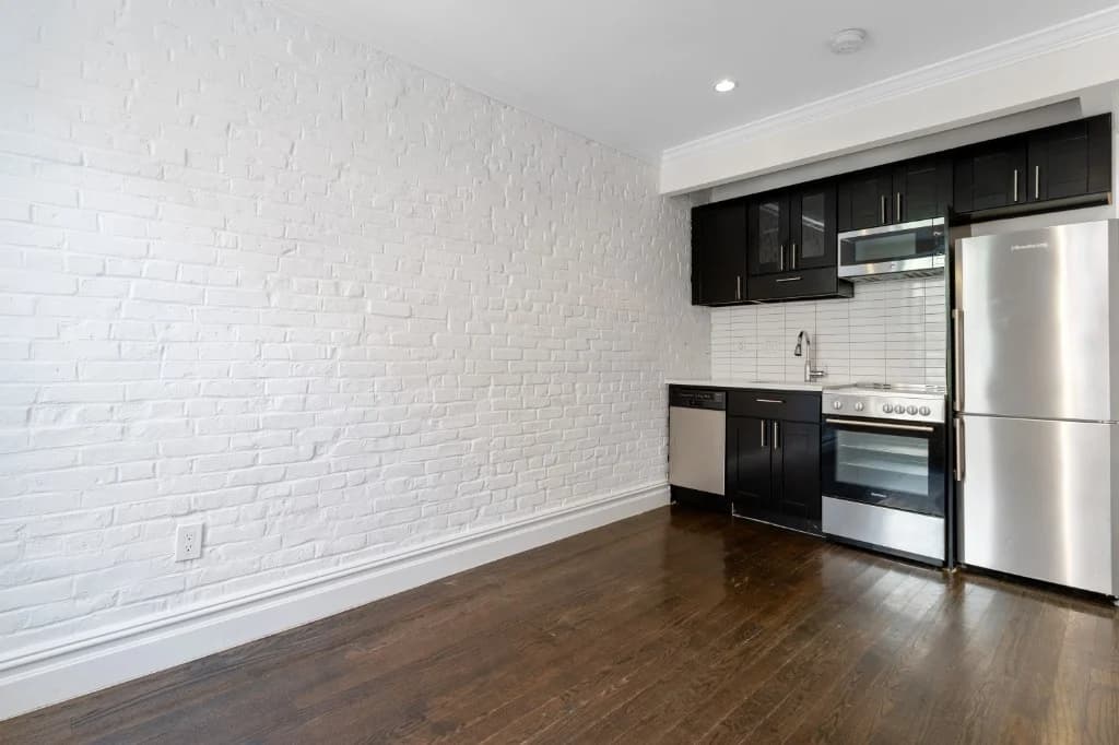 402 East 12th Street, photo 3