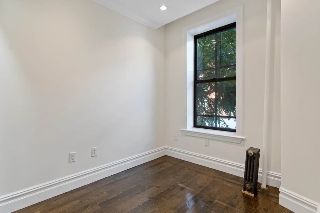 402 East 12th Street, photo 4