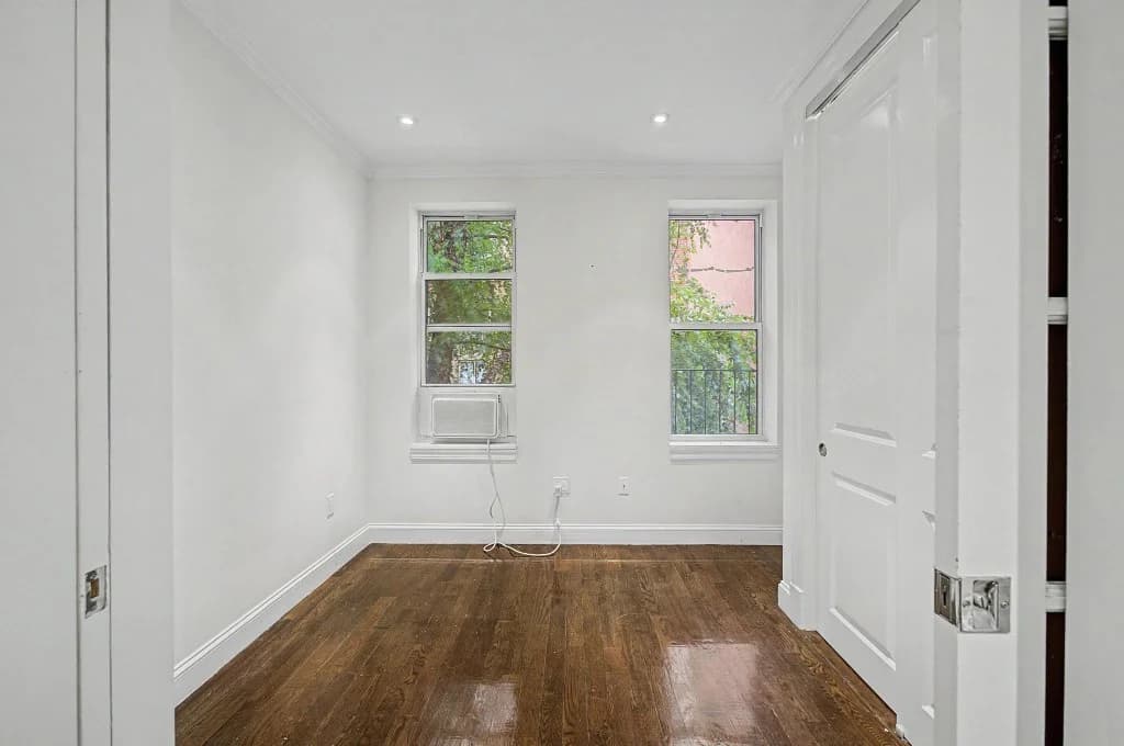 192 East 3rd Street, photo 3